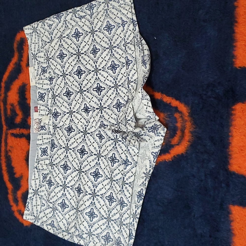 So Printed junior size short 17 NWT